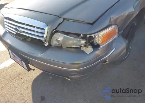 2001 Ford Crown Victoria z USA, uszkodzony, nr VIN 2FAFP73W81X105683